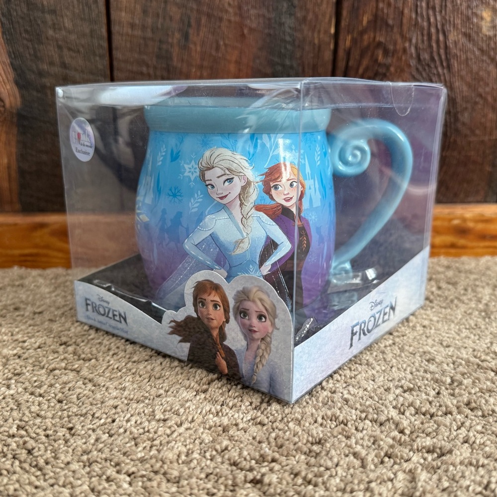 NIB Frozen Elsa and Anna Mug Pink A La Mode
